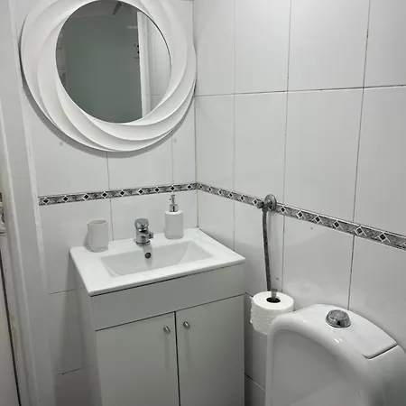 Charming At Graca * ליסבון